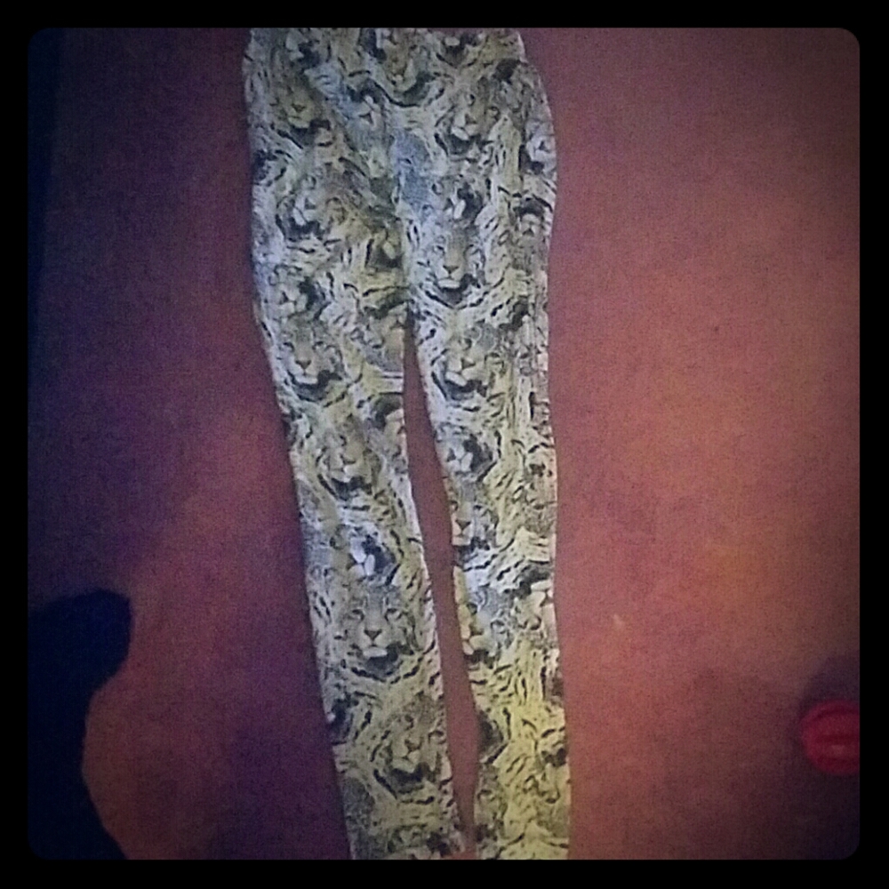 Tiger white and black leggings